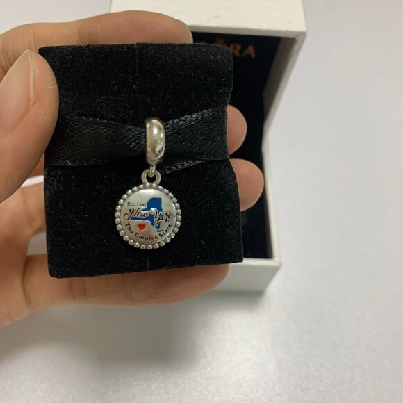 Pandora New York Map Dangle Charm - Picture 1 of 4